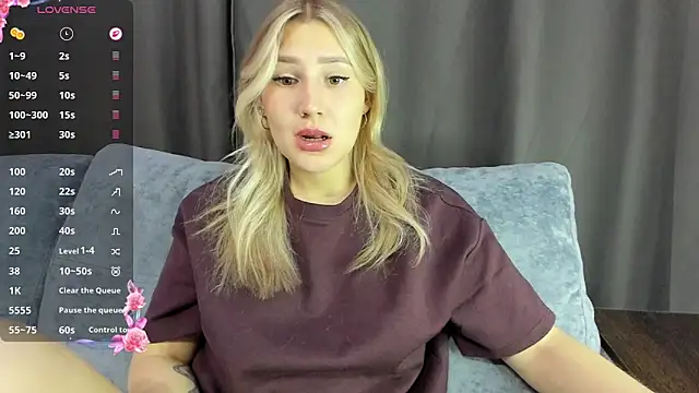 Snapshot of And1sa chatting on October 2025 08:52:01 PM And1sa online show from October 2025 08:52:01 PM