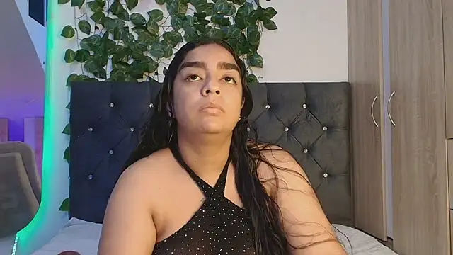 lauravince online show from May 2026 11:32:02 PM