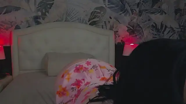 MaeveMoon online show from April 2026 06:32:01 PM