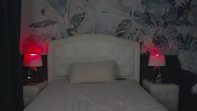 MaeveMoon online show from April 2026 07:04:02 PM