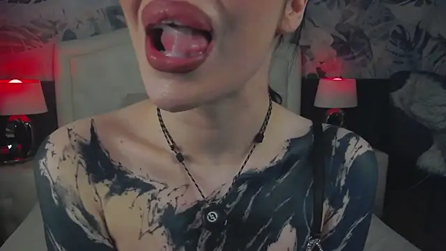 MaeveMoon online show from April 2026 09:39:33 PM