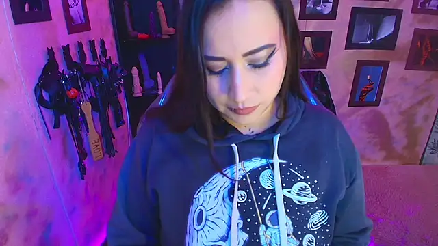 cherryy bombshelll online show from February 2026 05:35:01 PM