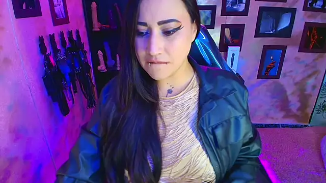 cherryy bombshelll online show from January 2026 04:54:02 PM