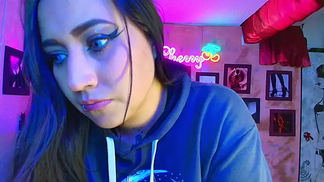 cherryy bombshelll online show from October 2025 04:48:02 PM