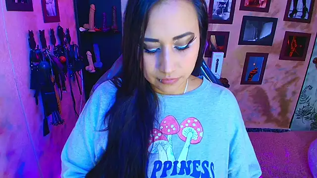 cherryy bombshelll online show from November 2025 08:36:02 PM