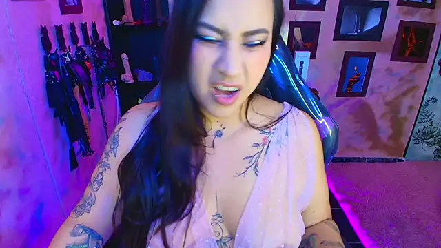 cherryy bombshelll online show from November 2025 05:41:01 PM