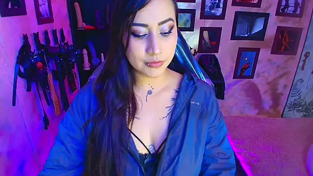 cherryy bombshelll online show from February 2026 06:27:01 PM