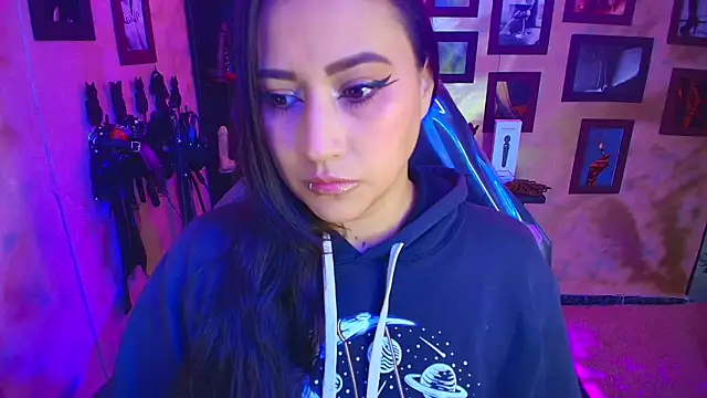 Snapshot of cherryy_bombshelll chatting on October 2025 03:35:02 PM cherryy bombshelll online show from October 2025 03:35:02 PM