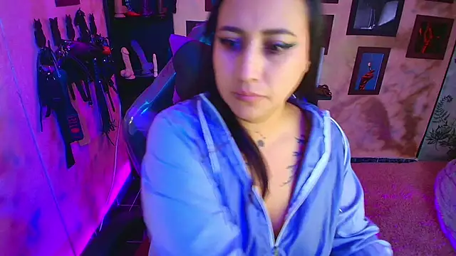 cherryy bombshelll online show from October 2025 05:56:02 PM