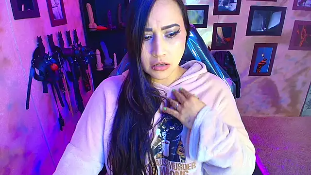 cherryy bombshelll online show from February 2026 06:15:01 PM