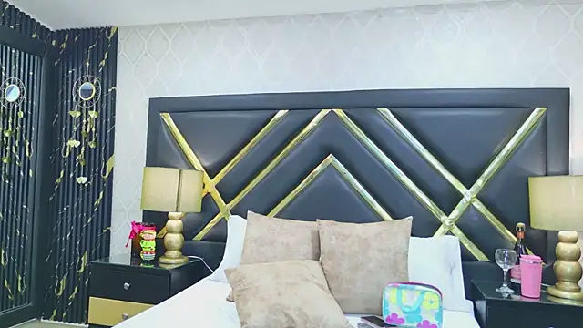 SophieWinsloow online show from December 2025 01:57:01 PM