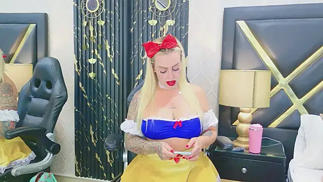 SophieWinsloow online show from April 2026 12:41:02 PM