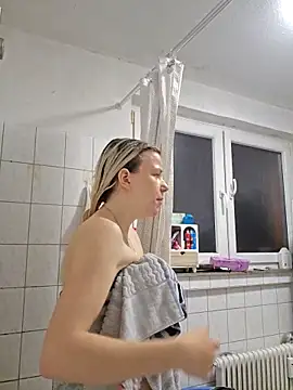 ademandjulia online show from May 2026 10:02:02 PM