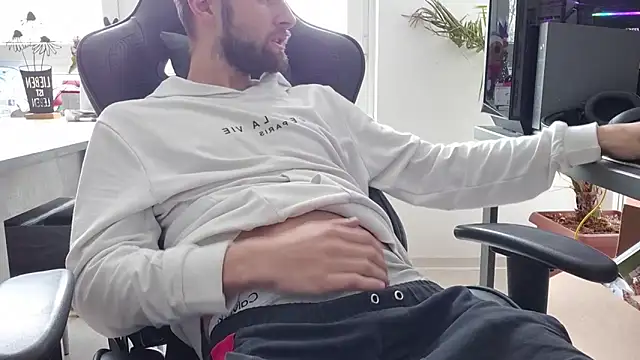 ademandjulia online show from February 2026 12:23:02 PM