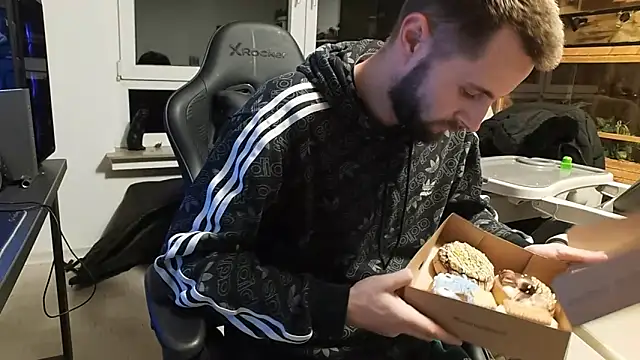 ademandjulia online show from March 2026 11:07:01 PM