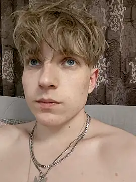 Snapshot of And25bn chatting on November 2025 11:05:02 PM And25bn online show from November 2025 11:05:02 PM