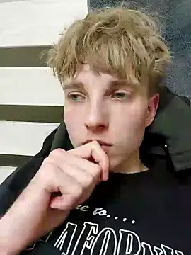 Snapshot of And25bn chatting on October 2025 10:22:02 PM And25bn online show from October 2025 10:22:02 PM