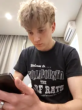 Snapshot of And25bn chatting on October 2025 04:18:01 PM And25bn online show from October 2025 04:18:01 PM