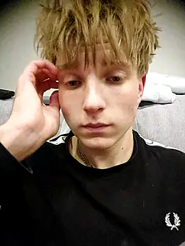 Snapshot of And25bn chatting on October 2025 09:15:02 PM And25bn online show from October 2025 09:15:02 PM