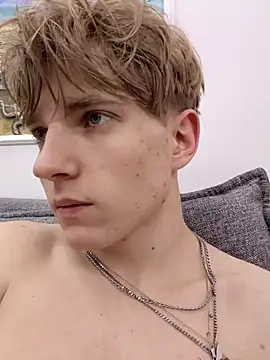 Snapshot of And25bn chatting on December 2025 04:12:02 PM And25bn online show from December 2025 04:12:02 PM