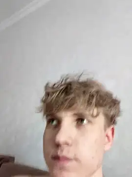 Snapshot of And25bn chatting on February 2026 01:01:02 PM And25bn online show from February 2026 01:01:02 PM