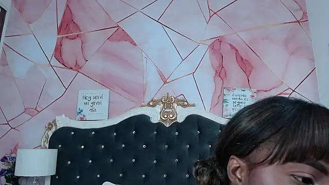 LindaBird online show from November 2025 04:43:02 PM