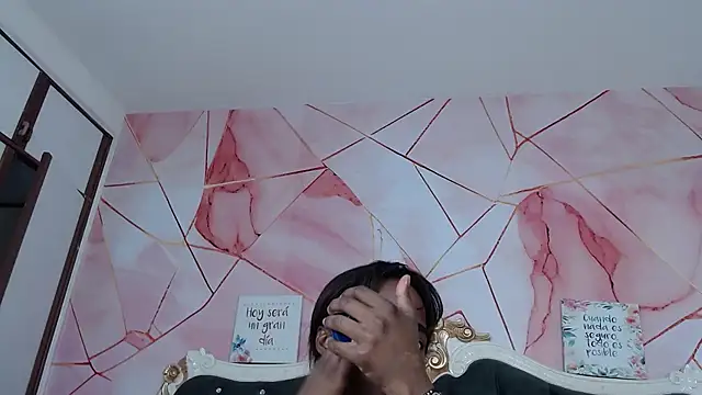 LindaBird online show from December 2025 08:21:01 PM