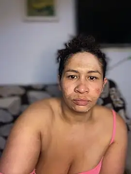 Snapshot of Carola-Ross chatting on June 2026 01:32:01 PM Carola-Ross online show from June 2026 01:32:01 PM