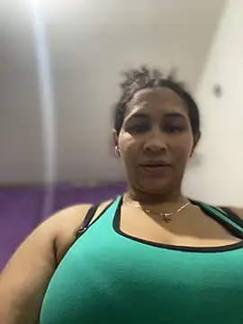 Snapshot of Carola-Ross chatting on July 2026 01:24:02 AM Carola-Ross online show from July 2026 01:24:02 AM