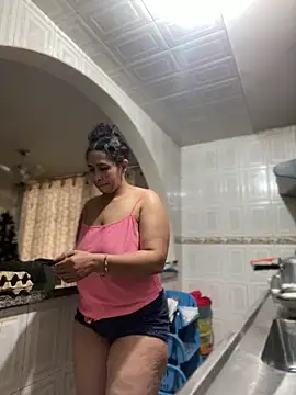 Carola-Ross online show from December 2025 04:57:01 PM