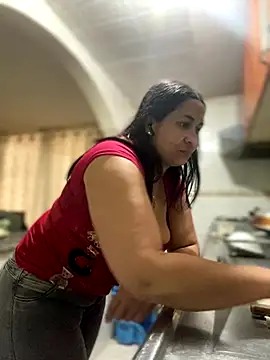 Carola-Ross online show from December 2025 05:12:01 PM