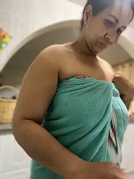 Carola-Ross online show from November 2025 05:28:01 PM