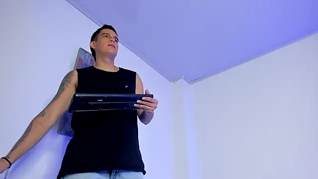 hugosan12 online show from March 2026 04:34:02 PM