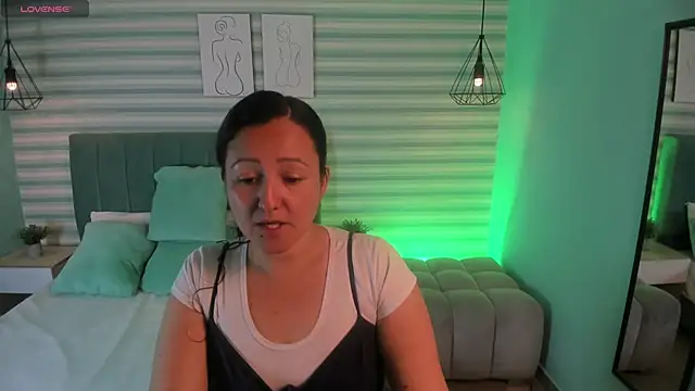 abby apple online show from October 2025 01:45:01 PM