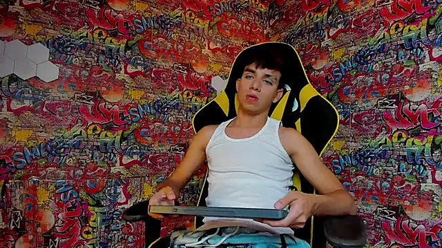 Angel boyy2 online show from February 2025 01:00:01 AM