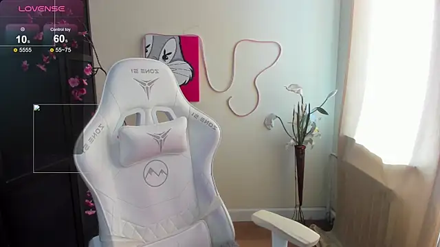 Snapshot of EvelinaLuu chatting on July 2026 01:23:01 AM EvelinaLuu online show from July 2026 01:23:01 AM