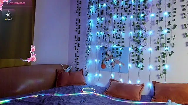 Snapshot of EvelinaLuu chatting on November 2025 02:23:02 AM EvelinaLuu online show from November 2025 02:23:02 AM