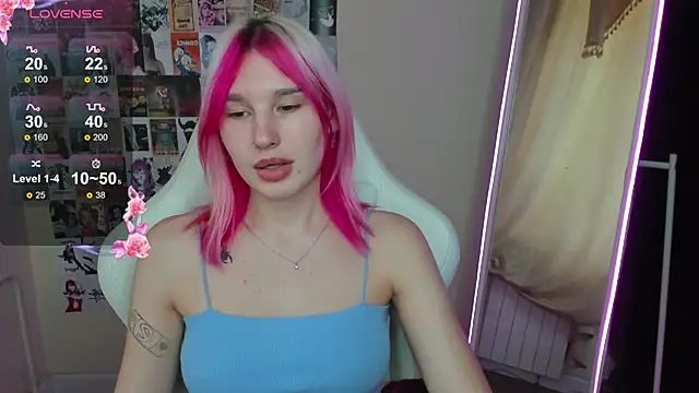 Snapshot of EvelinaLuu chatting on November 2025 05:50:01 AM EvelinaLuu online show from November 2025 05:50:01 AM