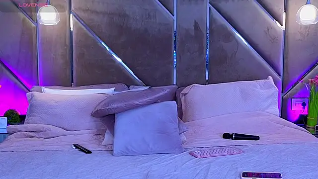 Lellie   online show from September 2025 05:30:01 PM