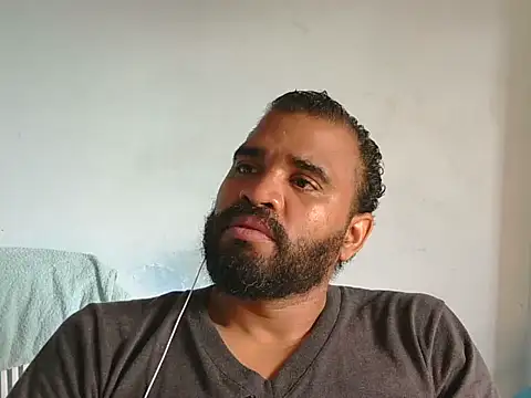 Snapshot of YOX22 chatting on May 2026 01:45:01 PM YOX22 online show from May 2026 01:45:01 PM