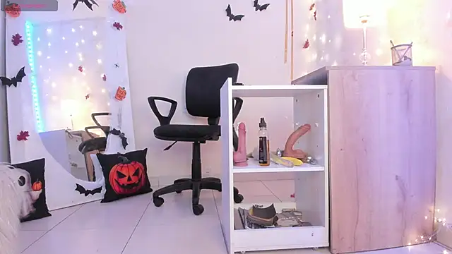 Snapshot of Emylyjonhs chatting on October 2025 07:57:02 PM Emylyjonhs online show from October 2025 07:57:02 PM