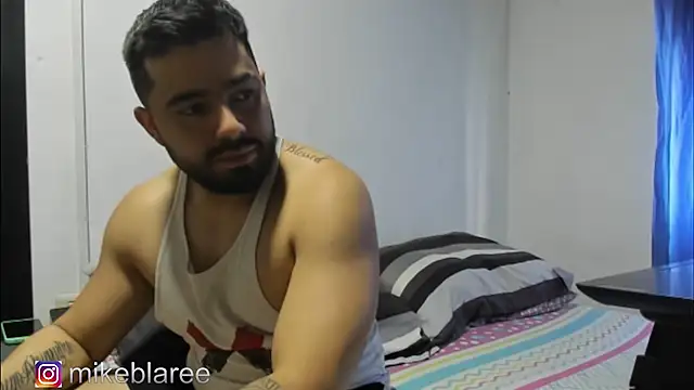 Snapshot of mikeblaree chatting on October 2025 07:36:01 PM mikeblaree online show from October 2025 07:36:01 PM