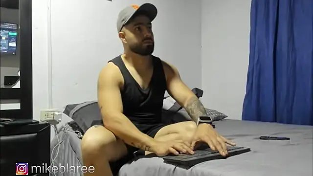 Snapshot of mikeblaree chatting on November 2025 03:31:02 AM mikeblaree online show from November 2025 03:31:02 AM