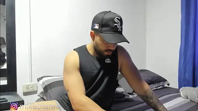 Snapshot of mikeblaree chatting on October 2025 03:11:01 PM mikeblaree online show from October 2025 03:11:01 PM