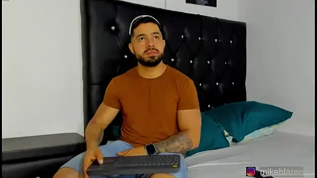 mikeblaree online show from April 2026 08:01:02 PM