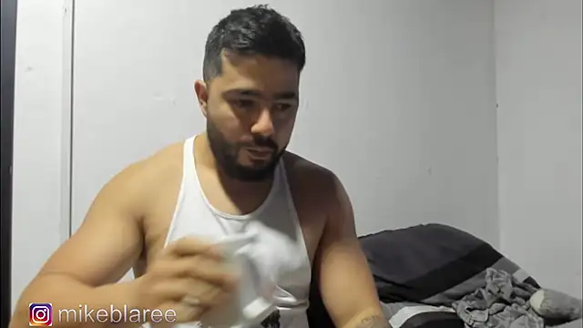 Snapshot of mikeblaree chatting on October 2025 03:00:01 PM mikeblaree online show from October 2025 03:00:01 PM