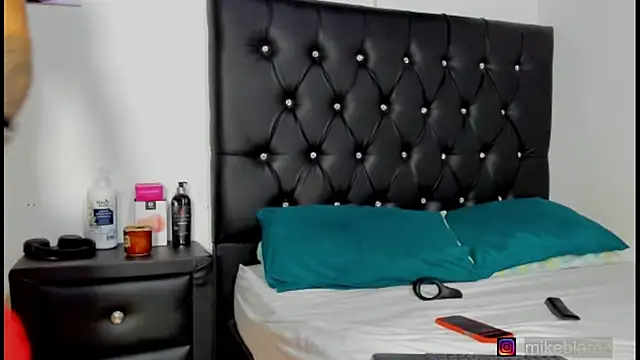 mikeblaree online show from April 2026 07:09:01 PM