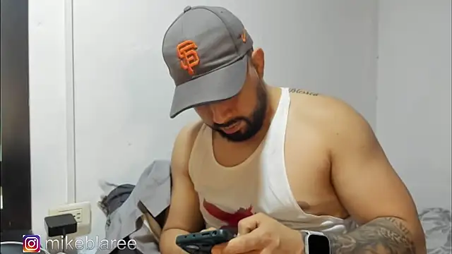 Snapshot of mikeblaree chatting on October 2025 03:28:01 AM mikeblaree online show from October 2025 03:28:01 AM