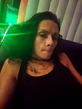 Snapshot of BravenChains chatting on November 2025 09:23:02 AM BravenChains online show from November 2025 09:23:02 AM