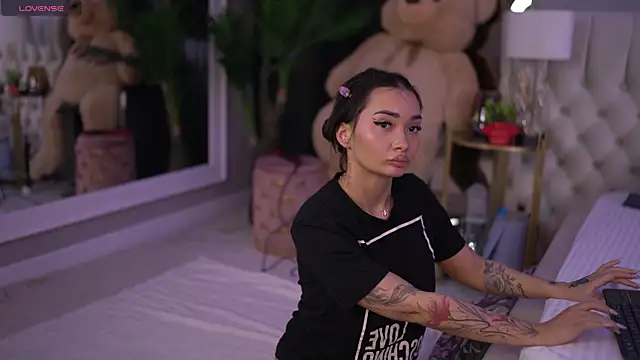 SashaFerrera online show from October 2025 05:24:01 PM